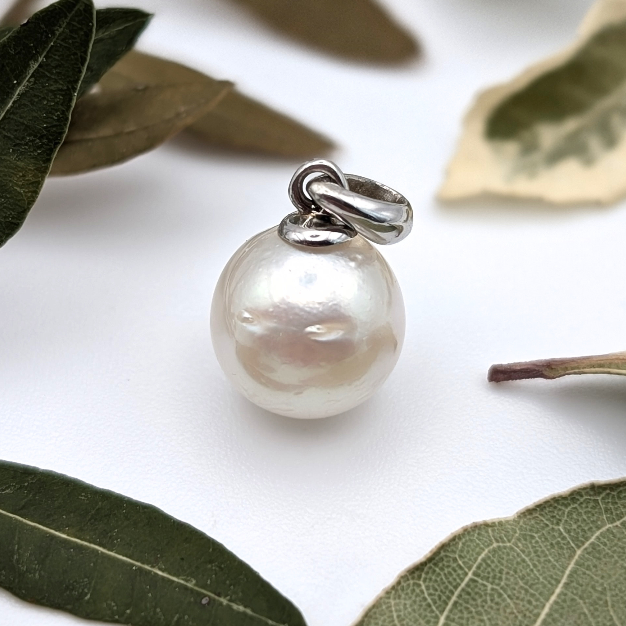 QUICKSILVER 9mm Silver South Sea Pearl Pendant Necklace