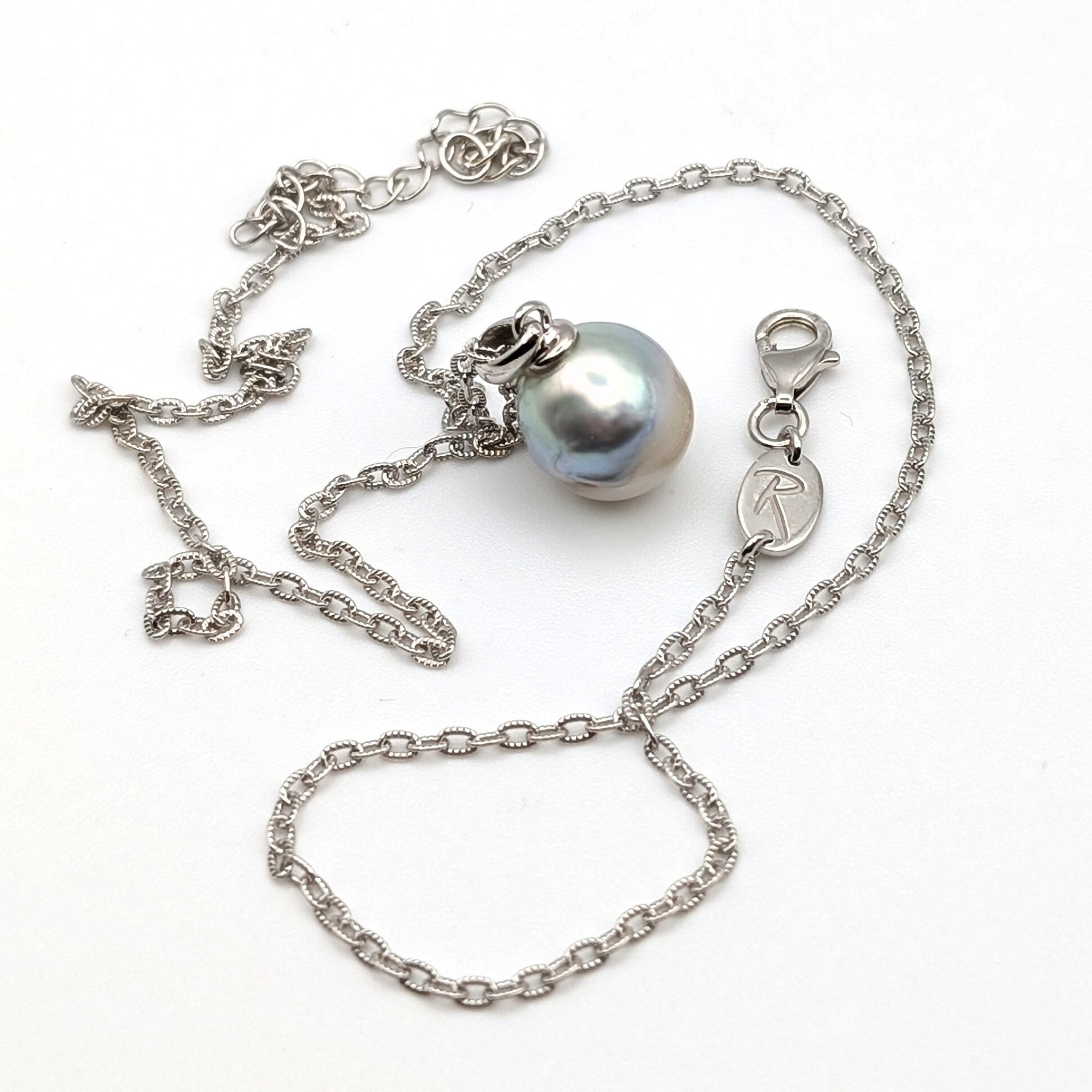 MOONMETAL Commanding 10.5mm South Sea Pearl Pendant Necklace