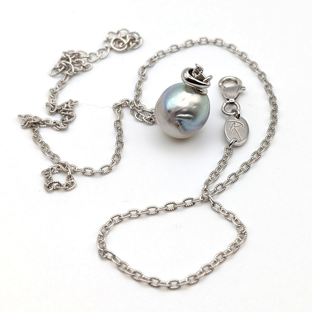 MOONMETAL Commanding 10.5mm South Sea Pearl Pendant Necklace