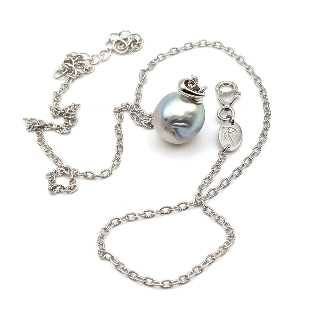 MOONMETAL Commanding 10.5mm South Sea Pearl Pendant Necklace