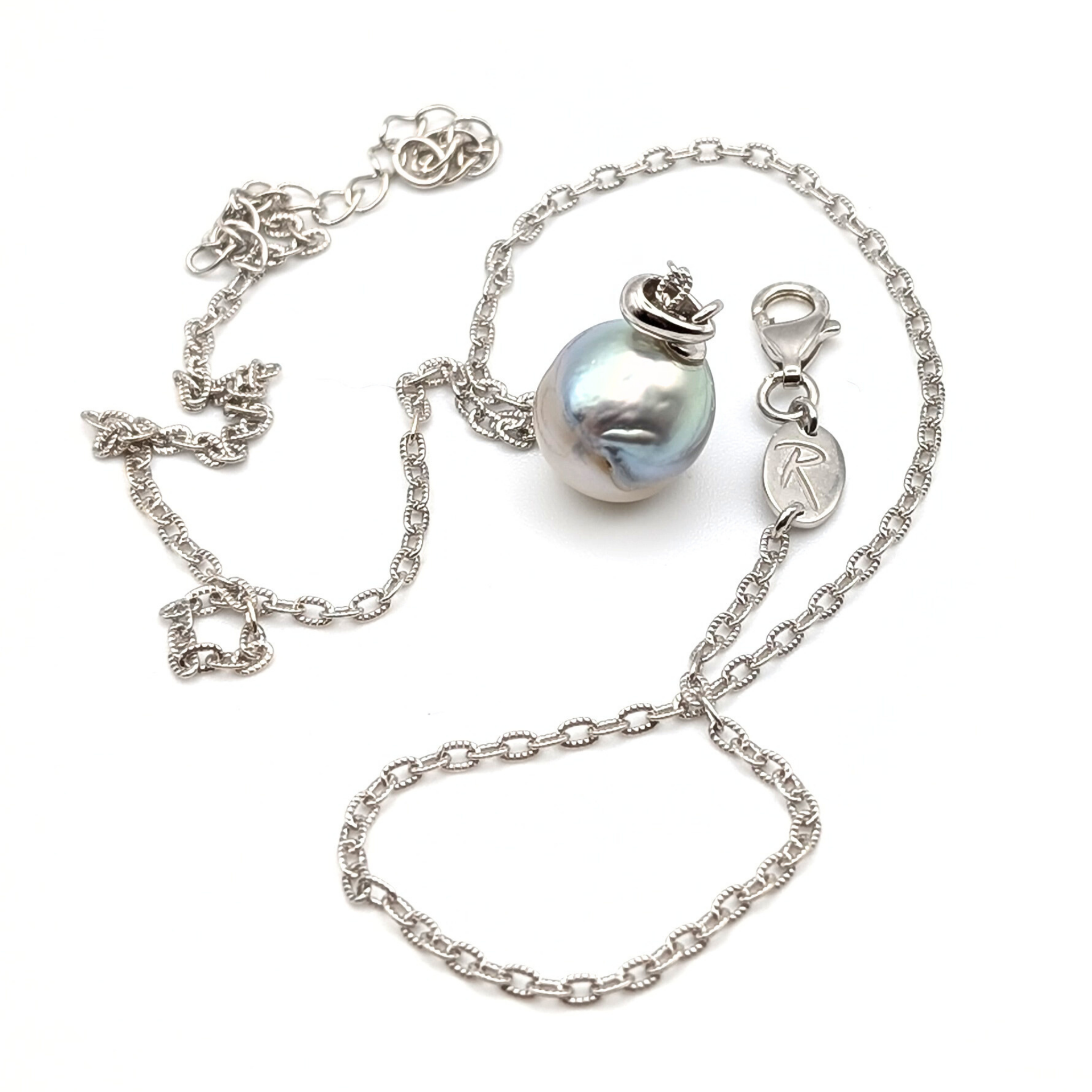 MOONMETAL Commanding 10.5mm South Sea Pearl Pendant Necklace
