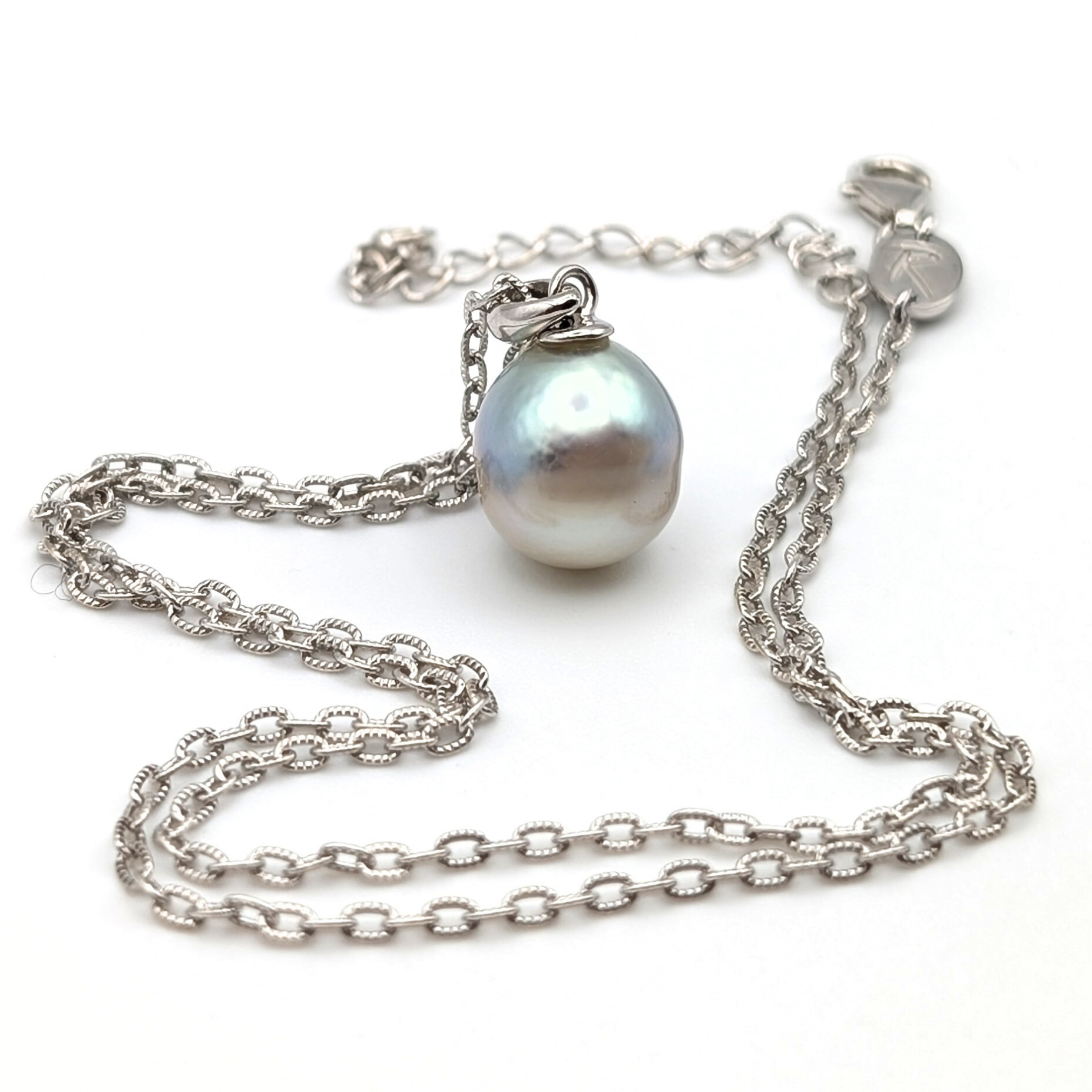MOONMETAL Commanding 10.5mm South Sea Pearl Pendant Necklace