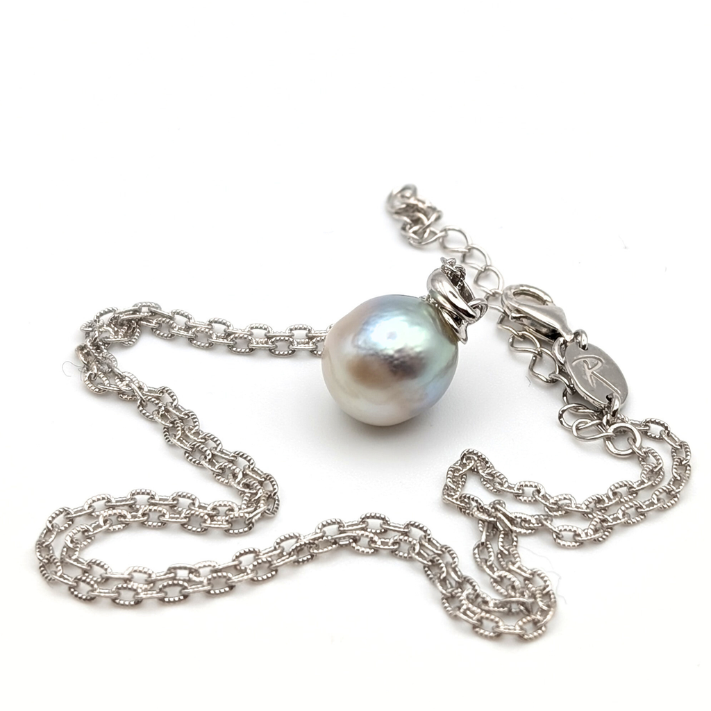 MOONMETAL Commanding 10.5mm South Sea Pearl Pendant Necklace