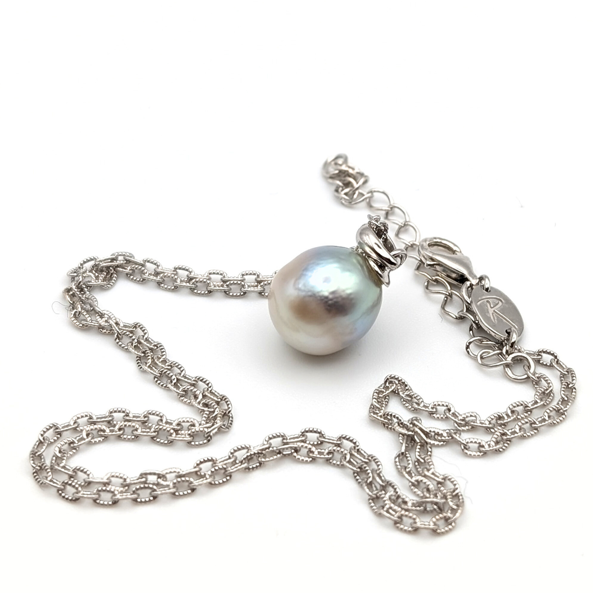 MOONMETAL Commanding 10.5mm South Sea Pearl Pendant Necklace