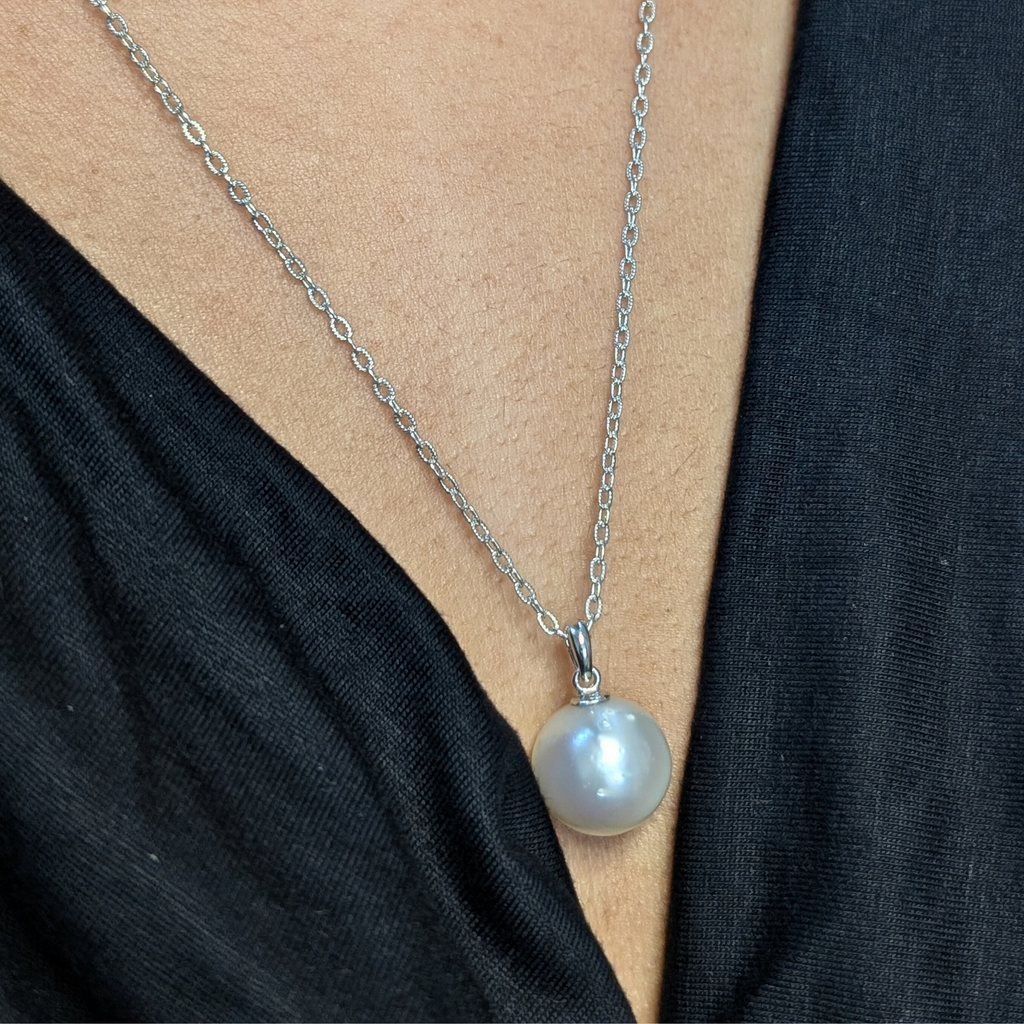 LUNAIRE Silver South Sea Pearl Pendant necklace