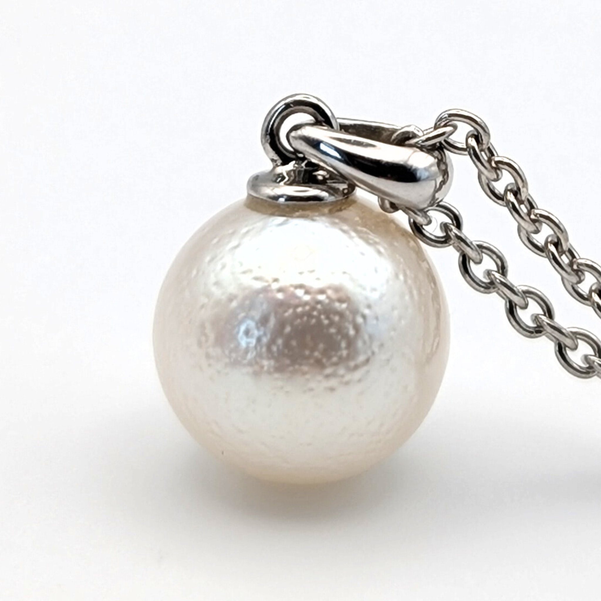 VIVA 10mm White South Sea Pearl Pendant Necklace