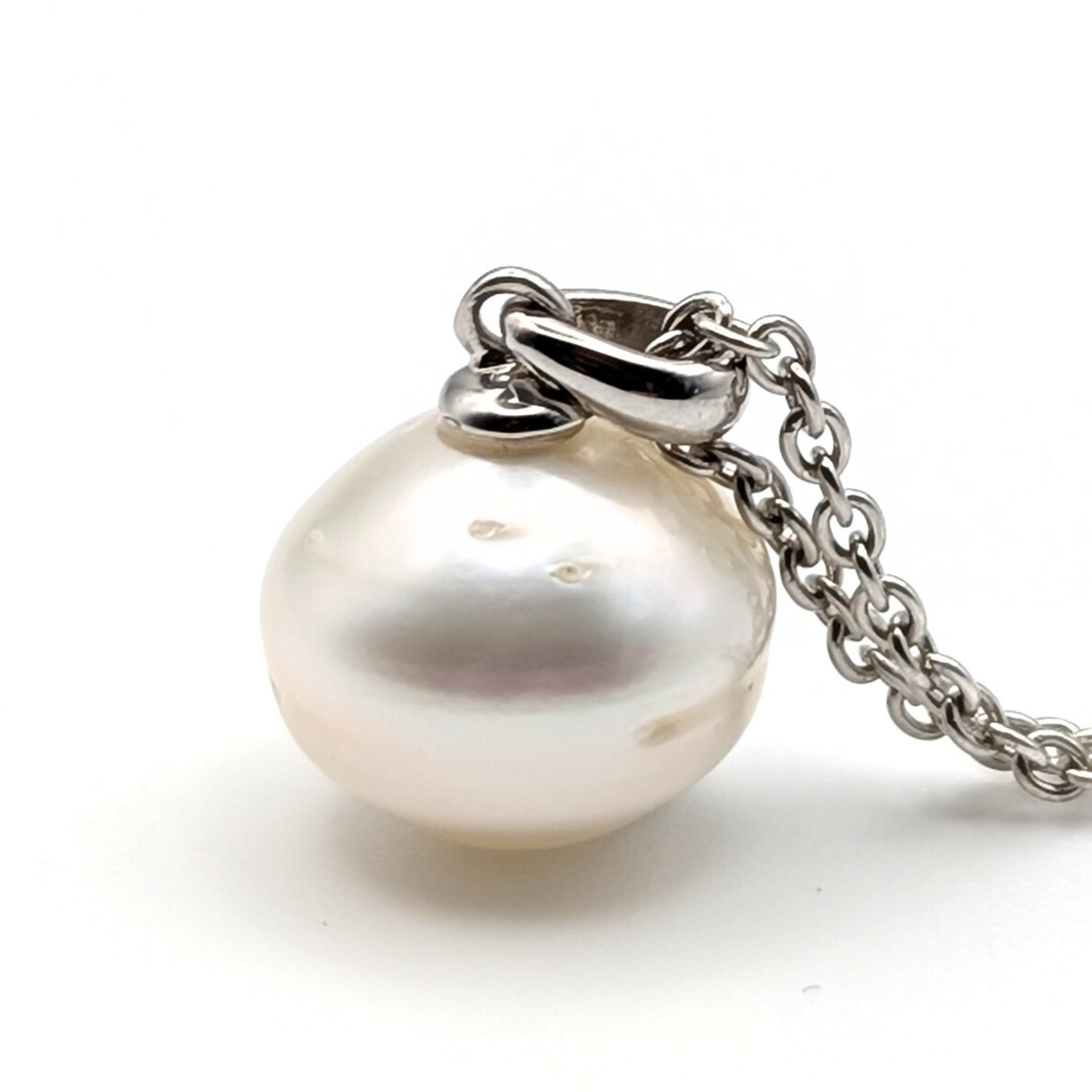 ELLIPSE 12mm White South Sea Pearl Pendant Necklace