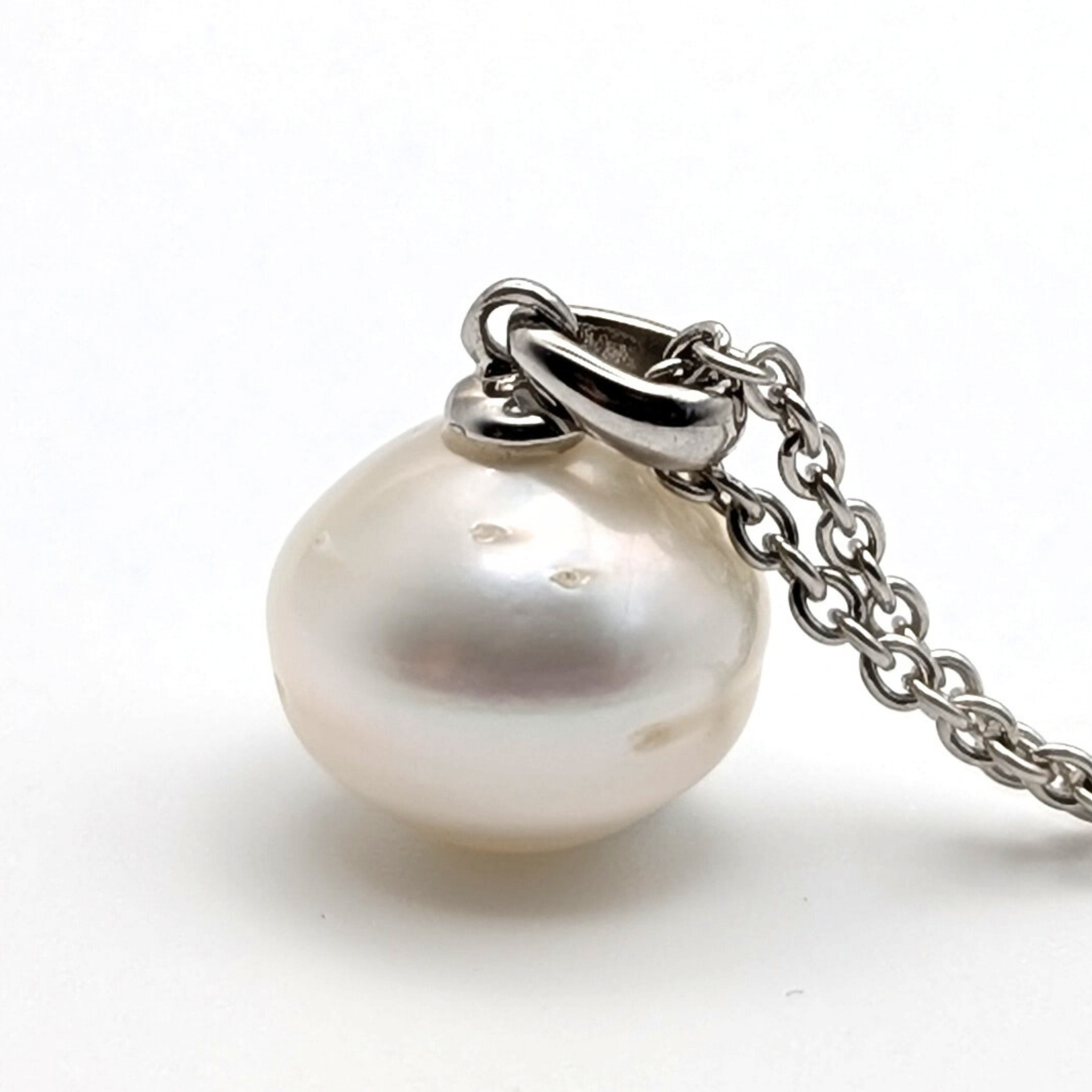 ELLIPSE 12mm White South Sea Pearl Pendant Necklace