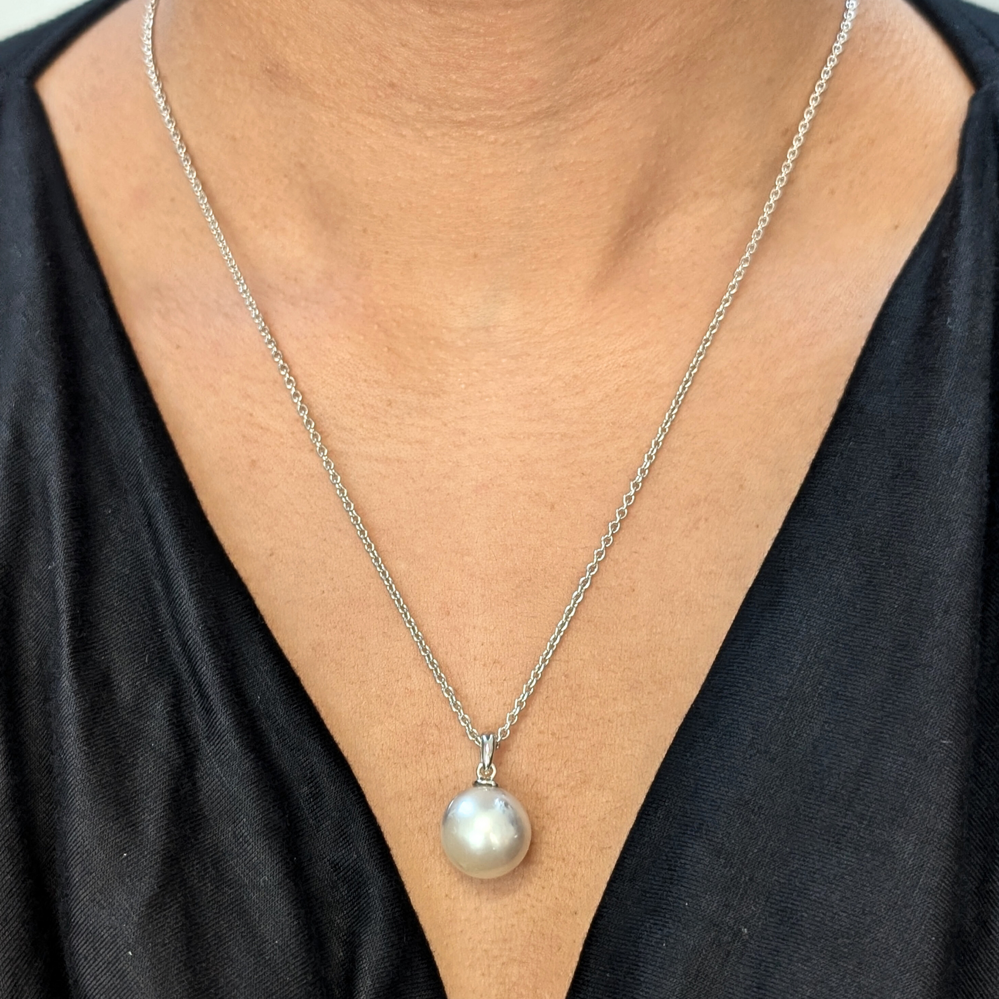 SERRA White South Sea Pearl Pendant Necklace