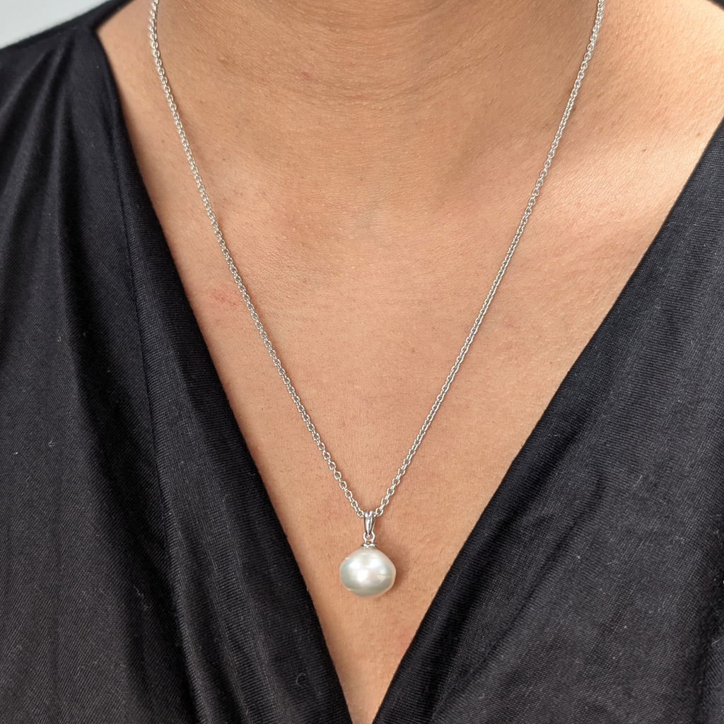 ELLIPSE White South Sea Pearl Pendant Necklace