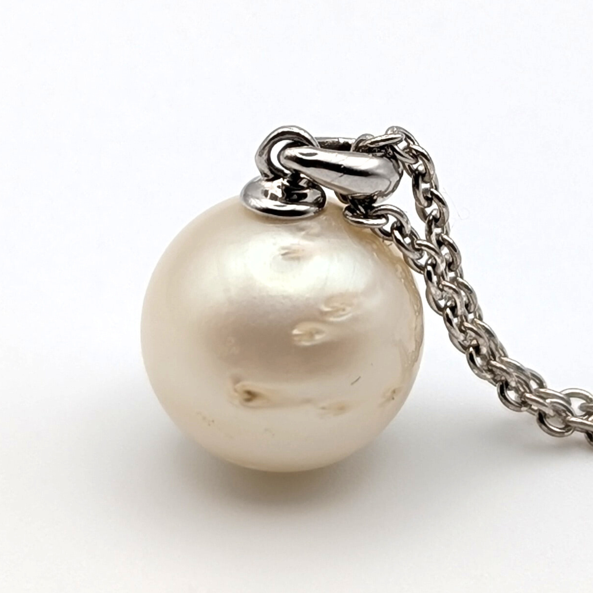 HEMISPHERE 12mm White South Sea Pearl Pendant Necklace