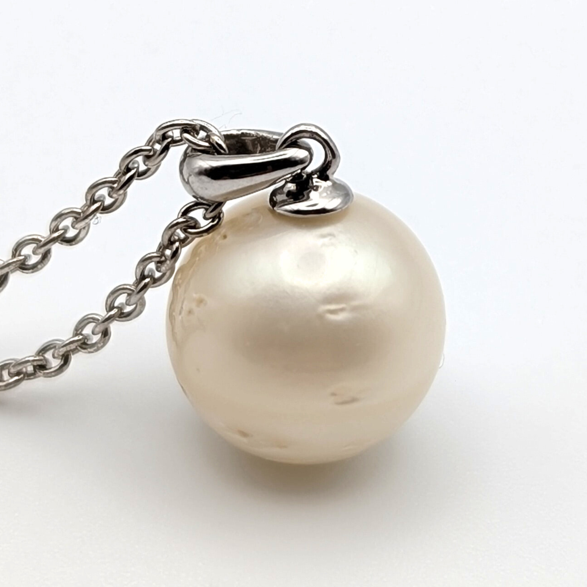 HEMISPHERE 12mm White South Sea Pearl Pendant Necklace
