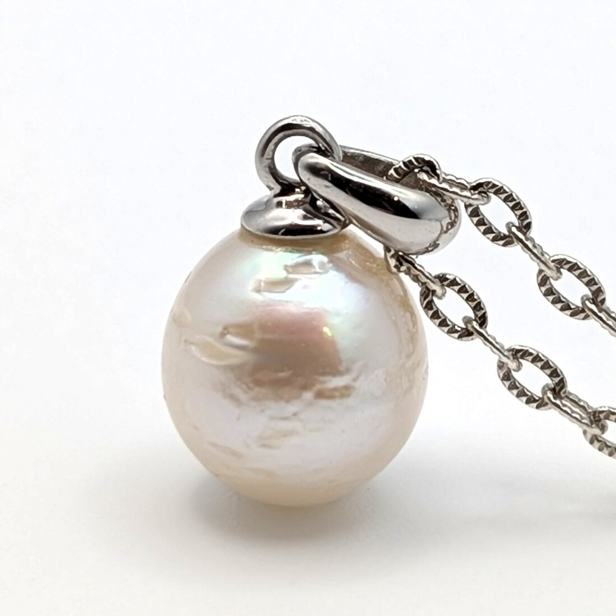 VELA 9mm White South Sea Pearl Pendant Necklace