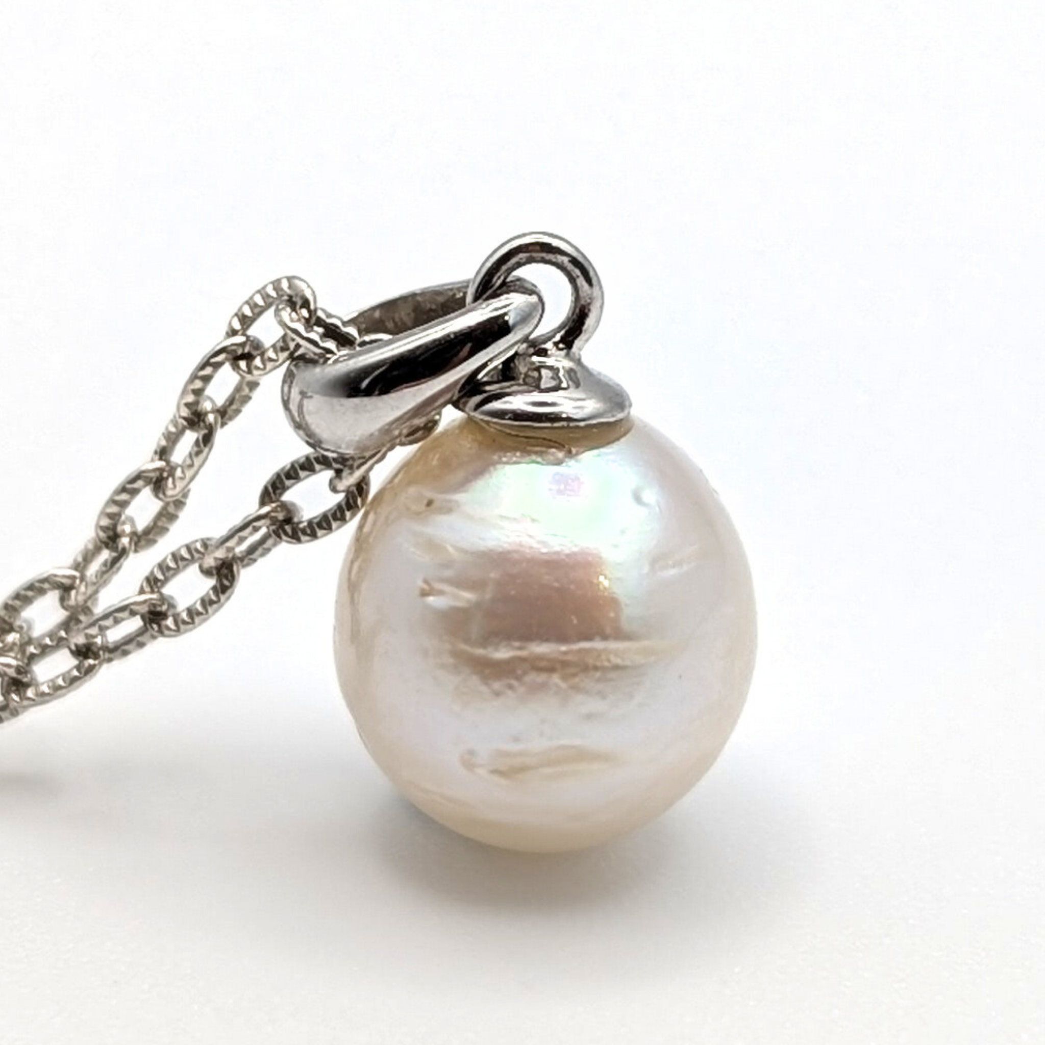 VELA 9mm White South Sea Pearl Pendant Necklace
