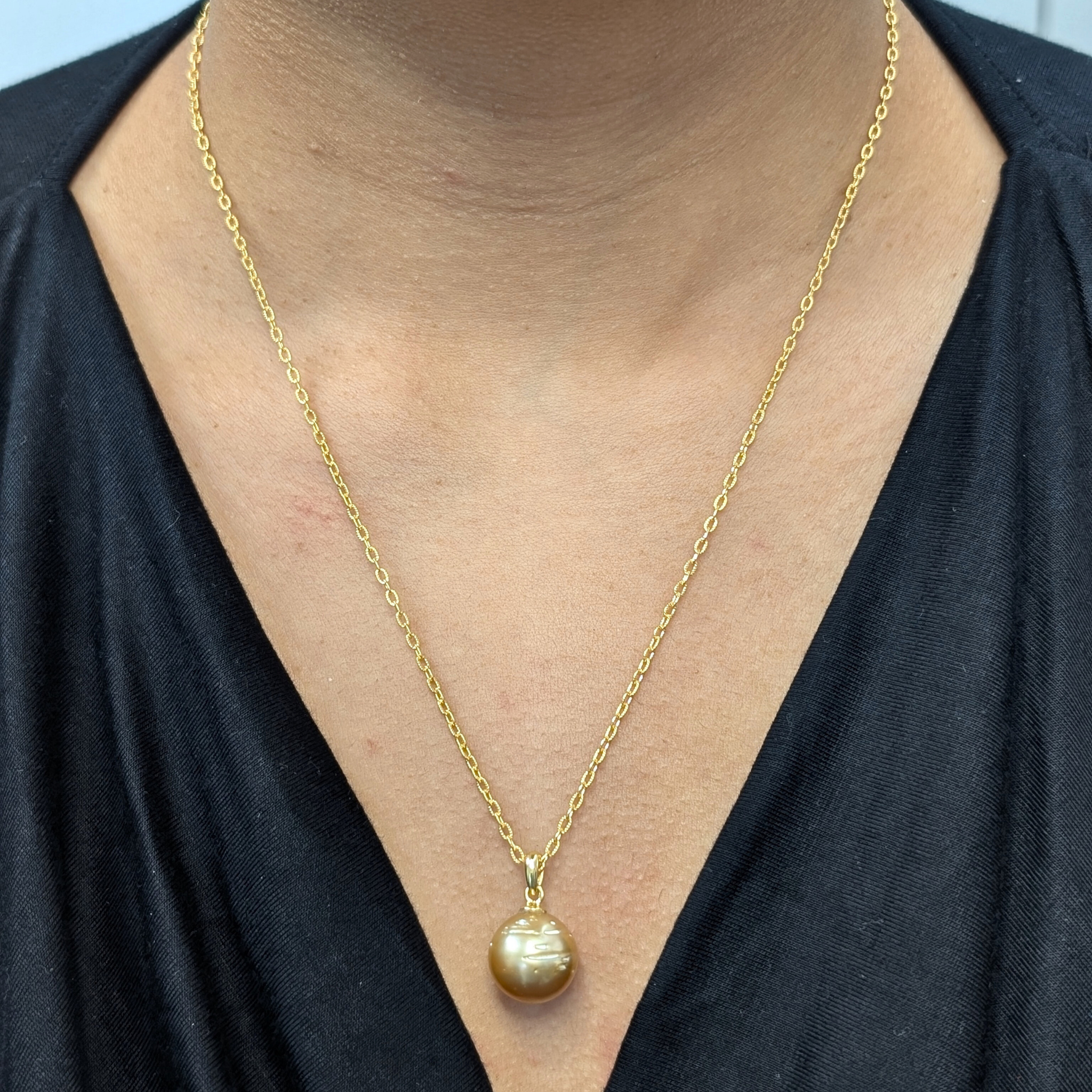 SCULPTURA Gold South Sea Pearl Pendant Necklace