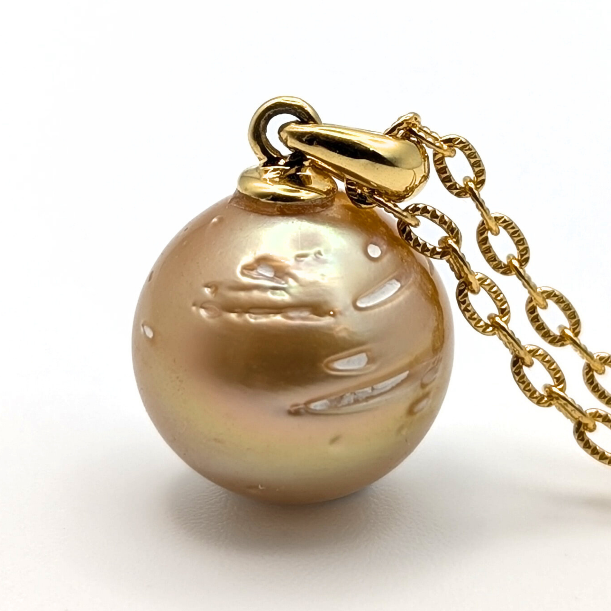 SCULPTURA 12mm Gold South Sea Pearl Pendant Necklace