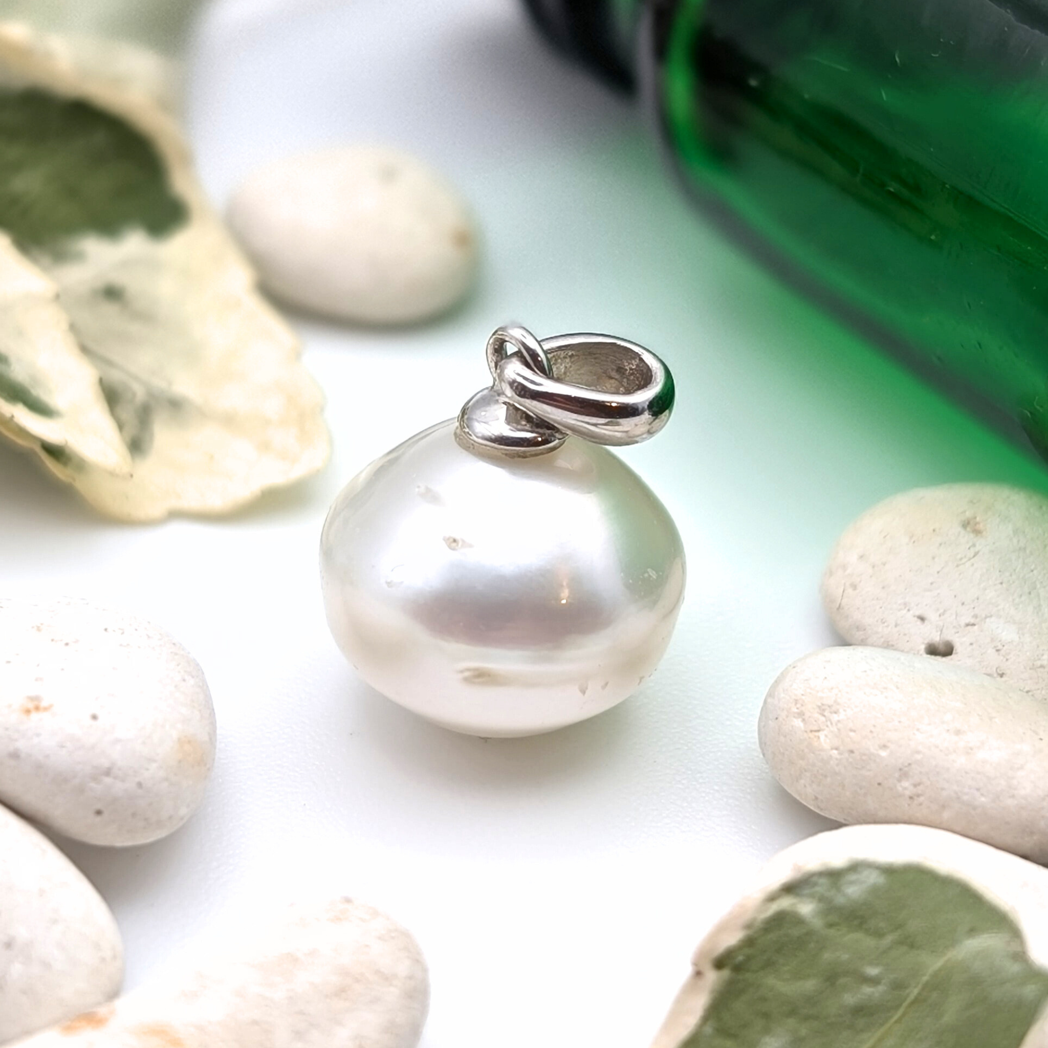 ELLIPSE 12mm White South Sea Pearl Pendant Necklace