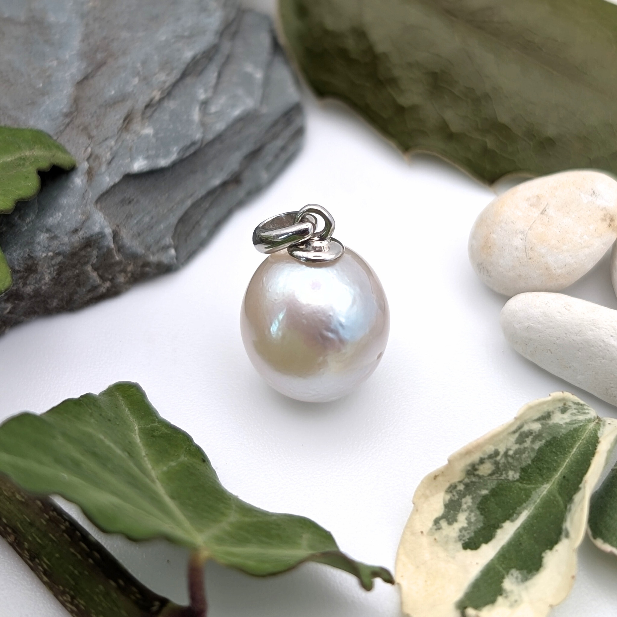 HAZE 10mm White South Sea Pearl Pendant Necklace