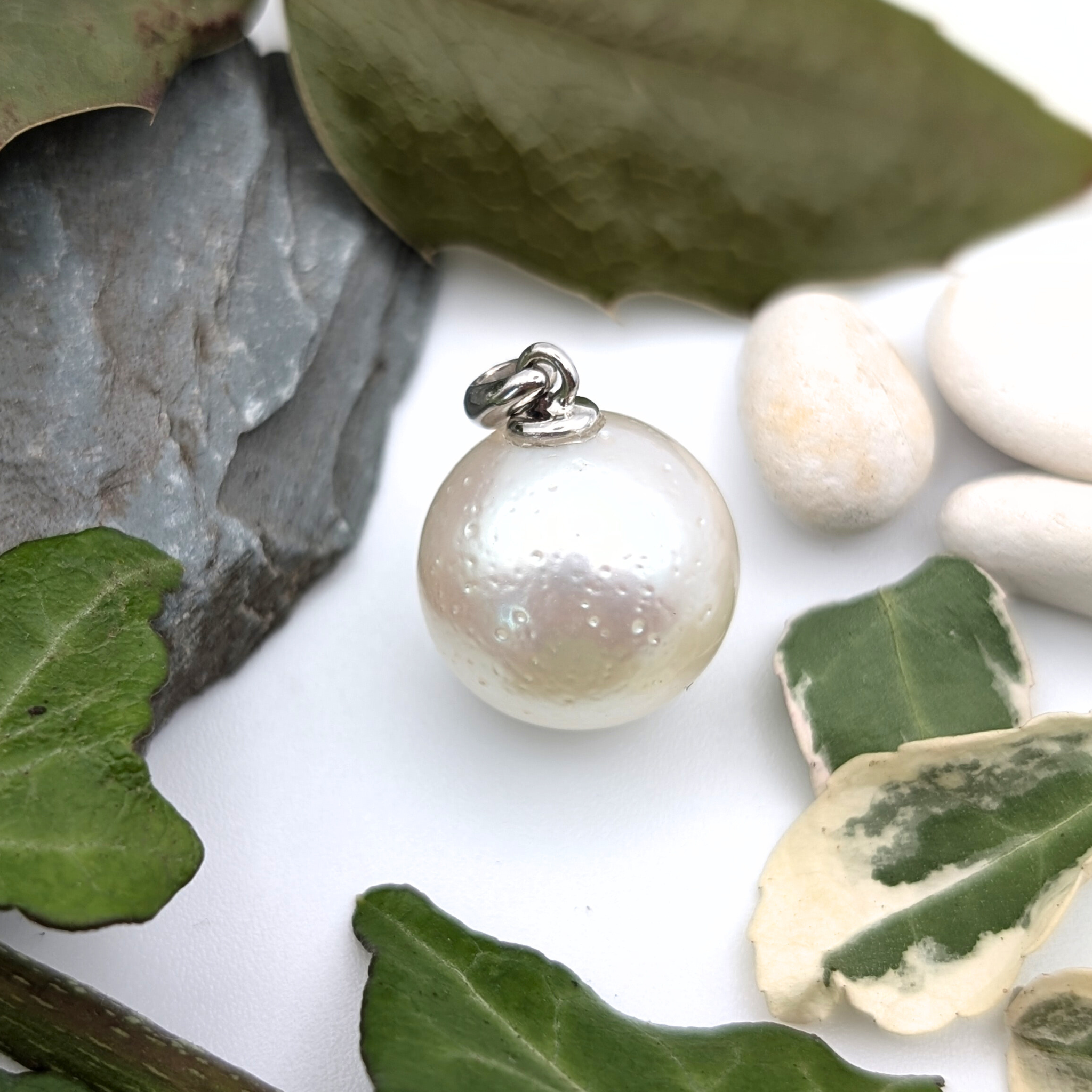 VIVA 10mm White South Sea Pearl Pendant Necklace