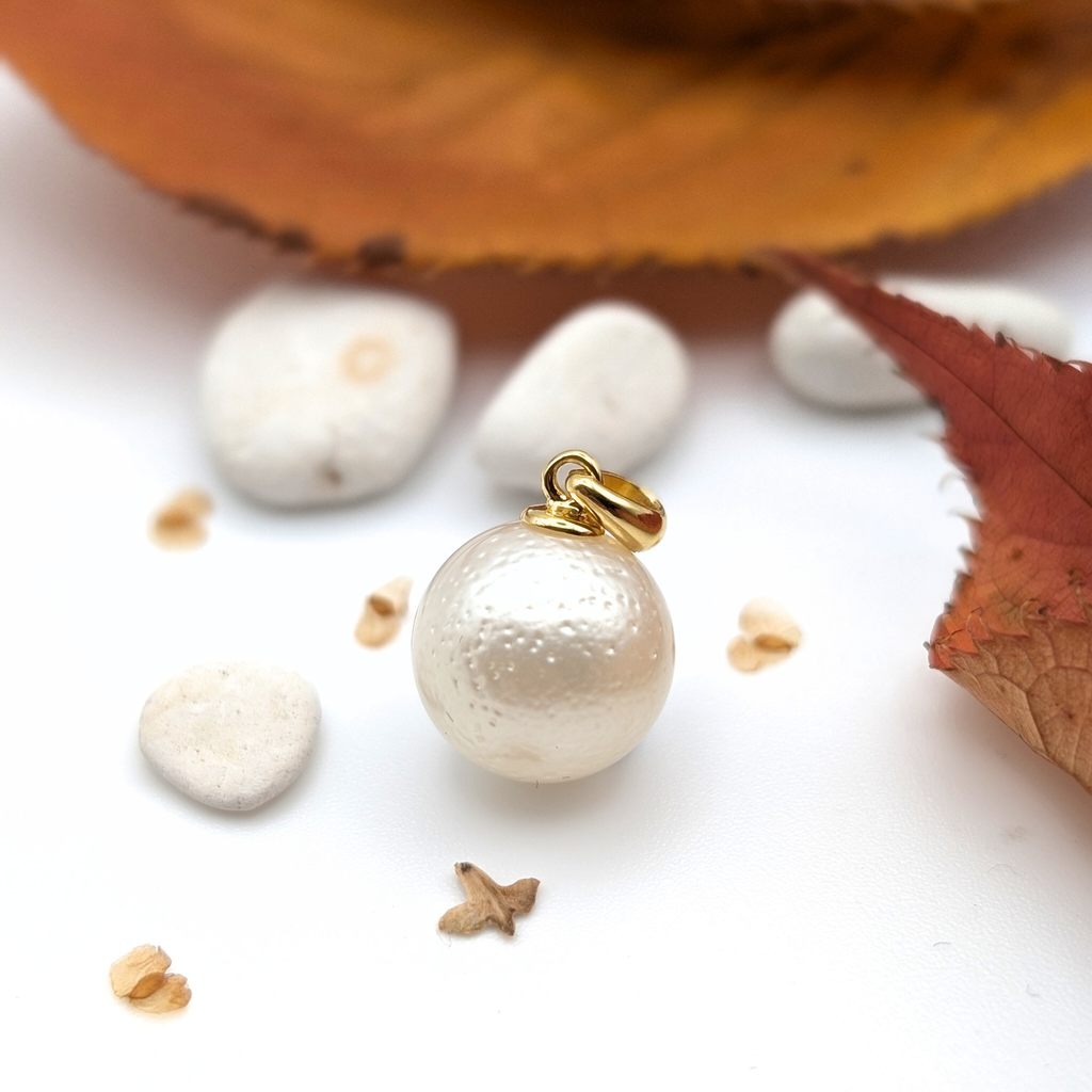 White south sea pearl pendant necklace with gold vermeil 